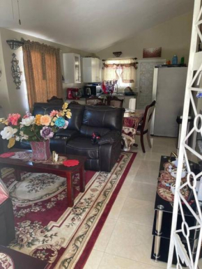 Cheerful Two-bedroom 1bath, WIFI, air conditioning.